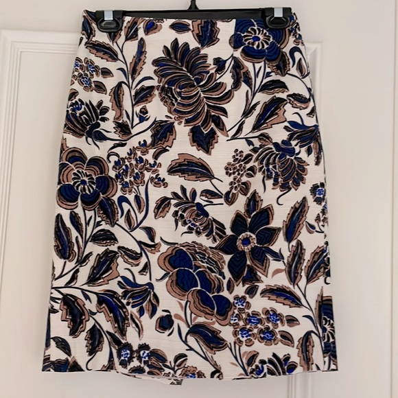 Ann Taylor floral pencil skirt, size 2 - Picture 1 of 3
